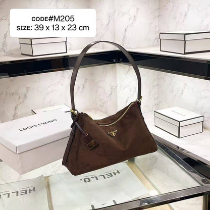 PRADA ᴀɪᴍᴇ́ᴇ
sᴜᴀᴅᴇ ᴍᴀᴛᴇʀɪᴀʟ
ᴡɪᴛʜ ʟᴇᴀᴛʜᴇʀ ᴛʀɪᴍ
ɢᴏʟᴅ ʜᴀʀᴅᴡᴀʀᴇ
ᴀᴅᴊᴜᴅᴛᴀʙʟᴇ sᴛʀᴀᴘ
sɪᴢᴇ: 39 cm

75 dhs💓

Zain31
♥️♥️♥️