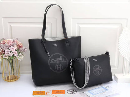 Hermes 
with pauch good quality 
105 dhs❣️

Zain278
♥️♥️♥️