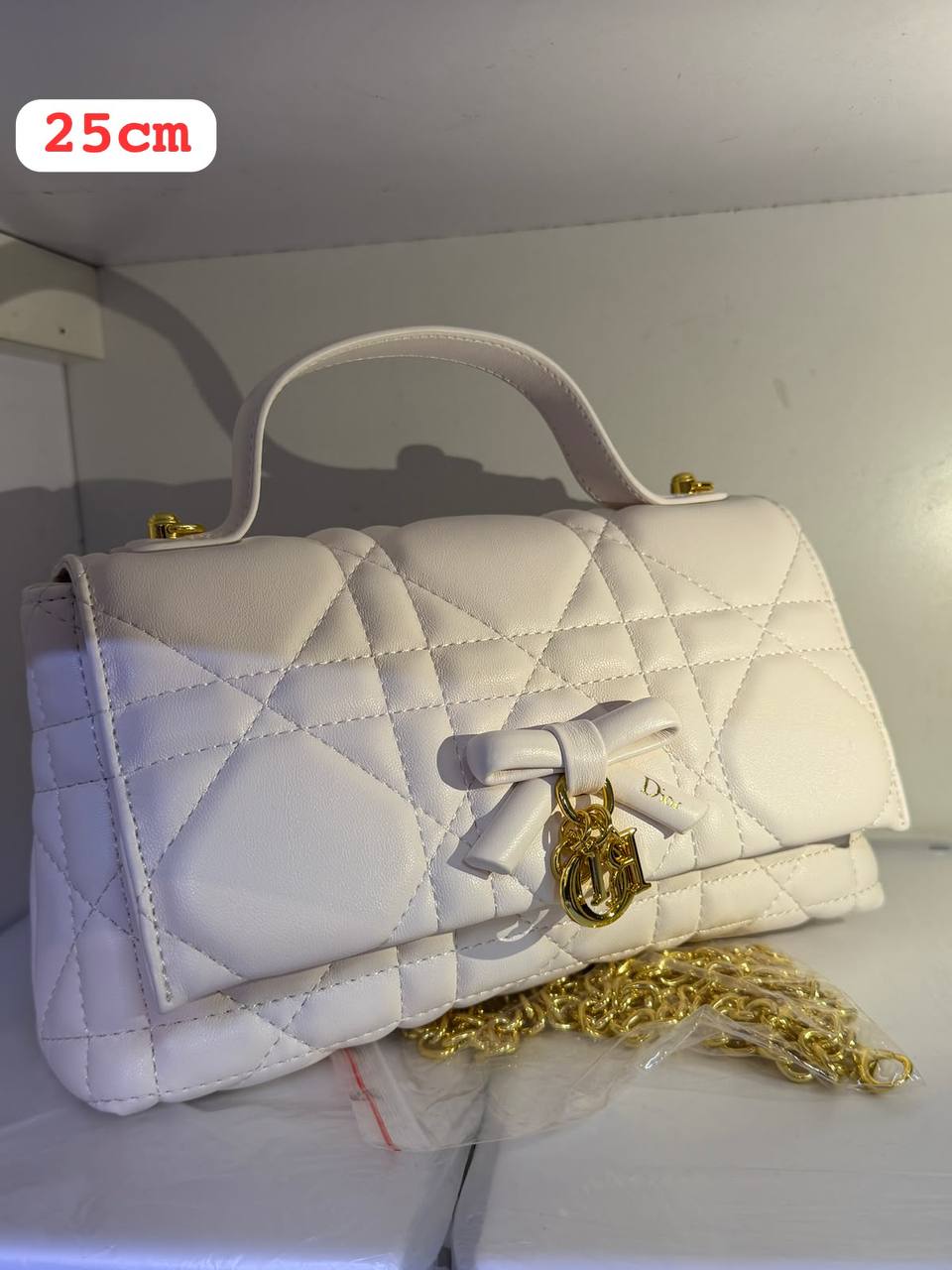 Dior
 25cm 
with box
 120 dhs💛

Zain168
♥️♥️♥️