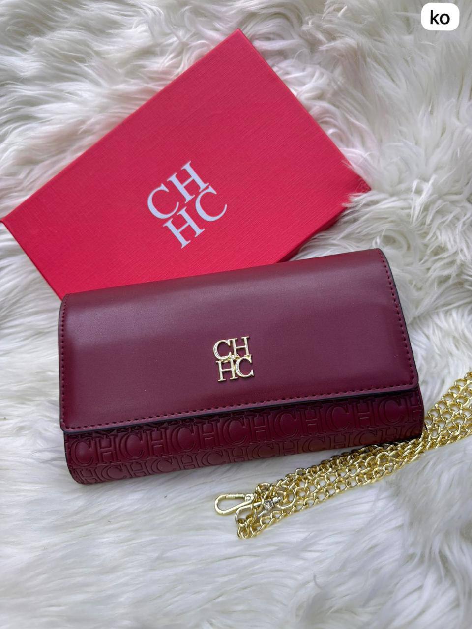 CHCH Clutch   
size : 23 * 14 cm
80 dhs🪙💕

with box 🎁

Zain115
♥️♥️♥️
