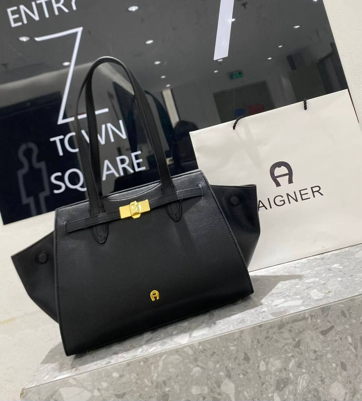 Aigner
135 dhs💓

Zain39
♥️♥️♥️