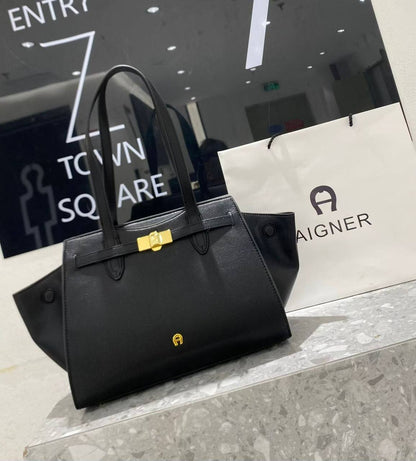 Aigner
135 dhs💓

Zain39
♥️♥️♥️