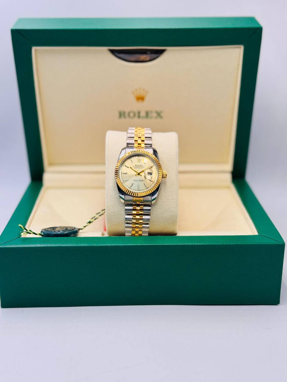 Rolex Ladies 
55 dhs🪙💕

Zain08
♥️♥️♥️