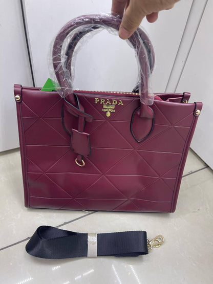 Prada
75 dhs❣️

Zain50
♥️♥️♥️
