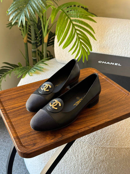 CHANEL 
SuperMaster Quality 💯
490 dhs👑
Size: 36-41💥

Zain171
♥️♥️♥️