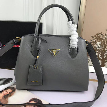Prada
110 dhs✅

Zain143
♥️♥️♥️