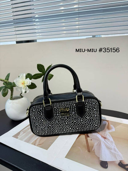 YSL ☆ MIUMIU ☆ PRADA
ʙᴏsᴛᴏɴ ᴛᴏᴘ ʜᴀɴᴅʙᴀɢ
ᴡɪᴛʜ ᴅɪᴀᴍᴏɴᴅ ɢʟɪᴛᴛᴇʀs
ᴡɪᴛʜ ʟᴏɴɢ ʙᴇʟᴛ sᴛʀᴀᴘ
sɪᴢᴇ : 22 cm

65 dhs🪙💕

Zain31
♥️♥️♥️