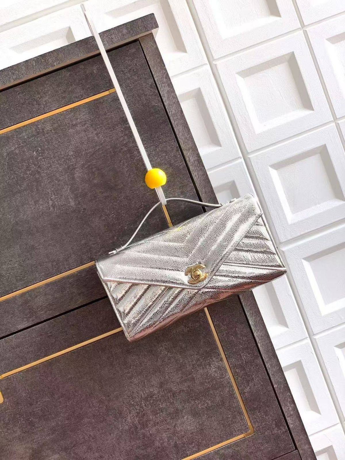 CHANEL 
270 dhs❣️

#with box
🎁🎁🎁

#25cm❤️💕🥳

Zain228
♥️♥️♥️