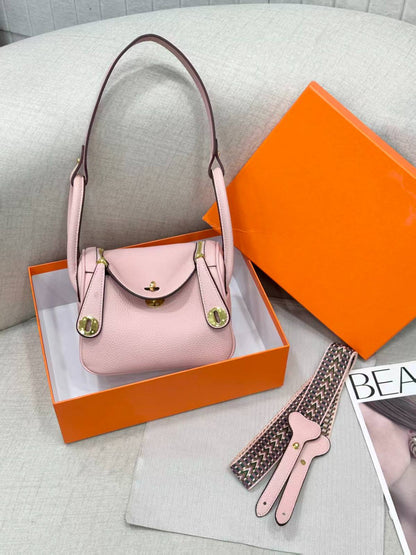 HERMES

Best quality 

with box
120 dhs🇦🇪🇦🇪

size 20CM

Zain290
♥️♥️♥️