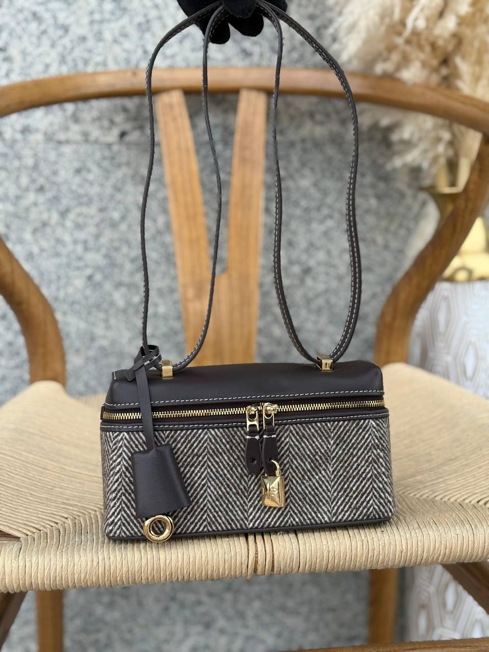 LORO PIANA
20cm
330 dhs✅
Top quality 
With box🎁

Zain167
♥️♥️♥️