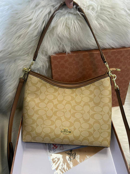 Coach
30cm

with box
🎁🎁🎁

110 dhs✅

Zain118
♥️♥️♥️