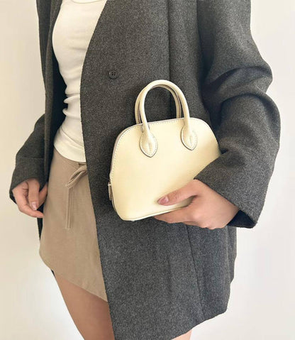 Hermes 

small 
95 dhs🇦🇪
size 18×18×9×14cm


big
100 dhs🇦🇪
size 26×9×19cm
with box

Zain42
♥️♥️♥️
