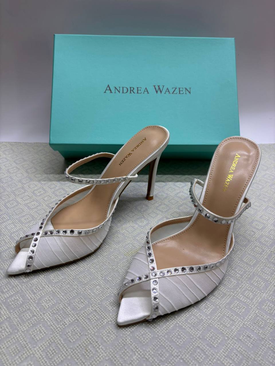 Andrea Wazen
Size 36-41
120 dhs✅

Zain145
♥️♥️♥️