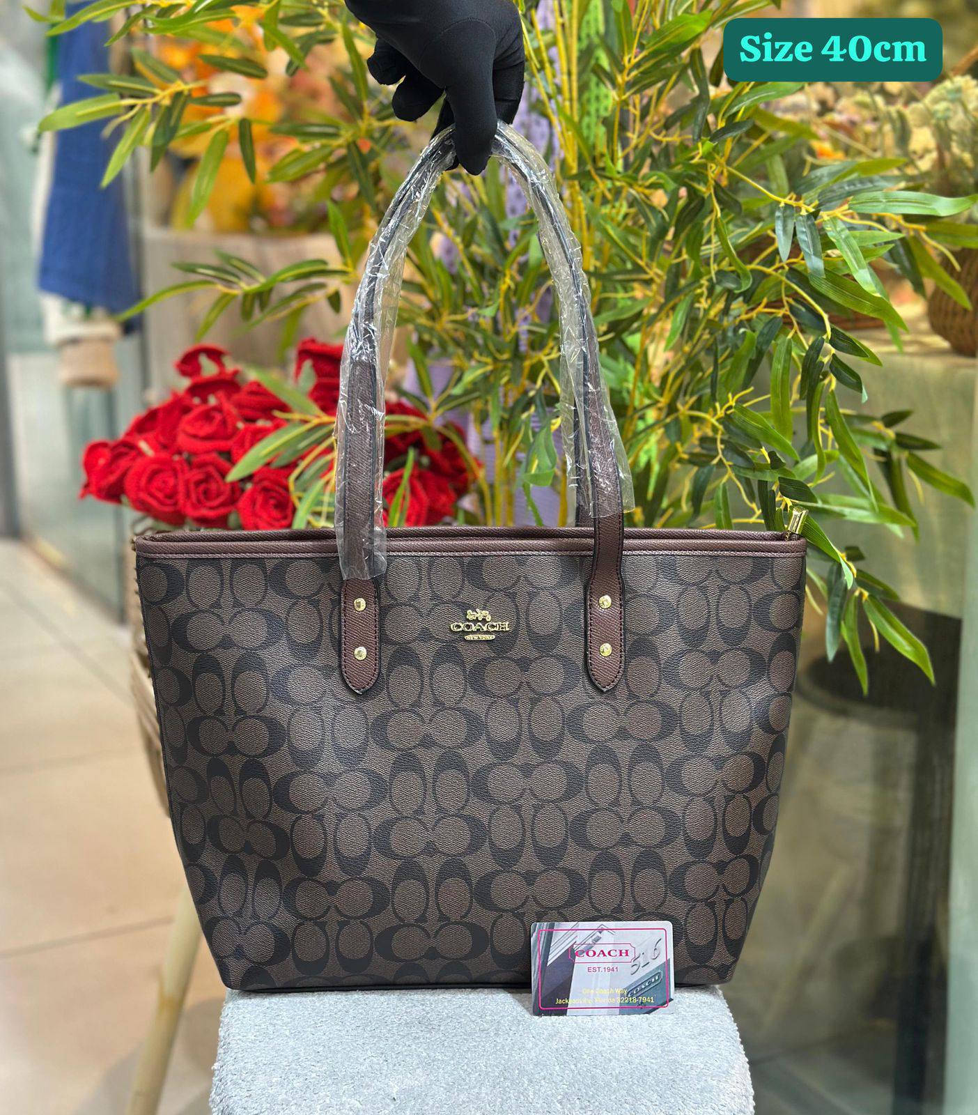 Coach
Best quality
95 dhs❣️
size 41cm

Zain158
♥️♥️♥️