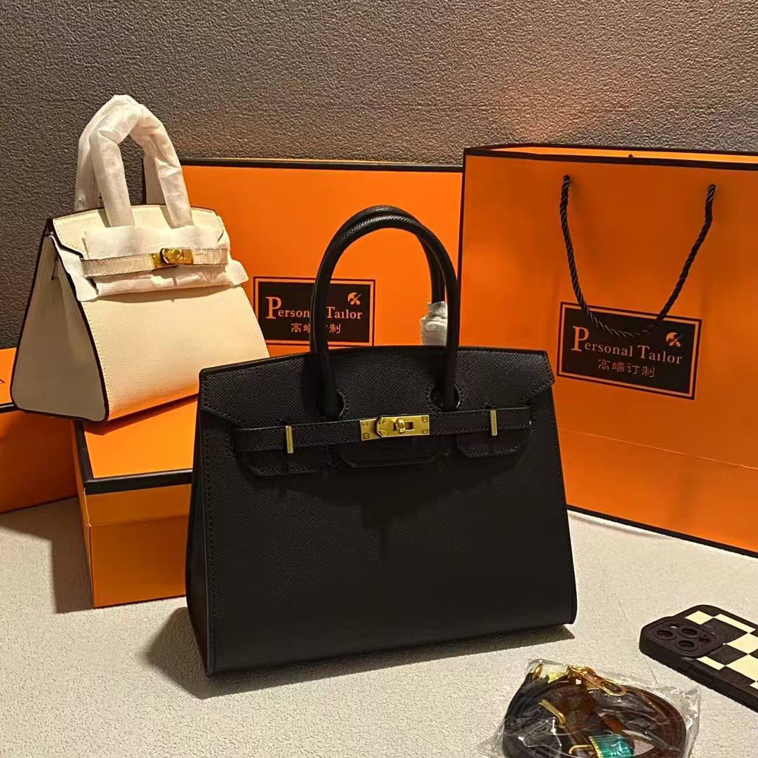 HERMES
Best quality with box
120 dhs✅
size 25Cm

Zain290
♥️♥️♥️