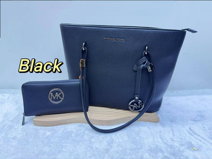 Mk 
with wallet  
size:33×26×13.5cm  
110 dhs💓

Zain114
♥️♥️♥️