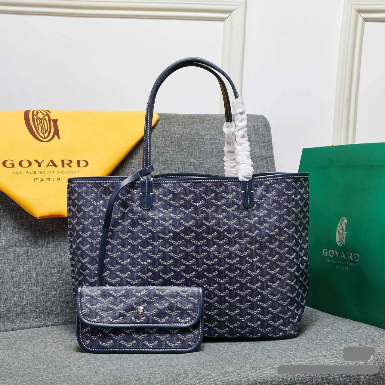 🌼 Goyard 
1️⃣ First quality 
Size : 46 * 27 cm
80 dhs✅

Zain115
♥️♥️♥️