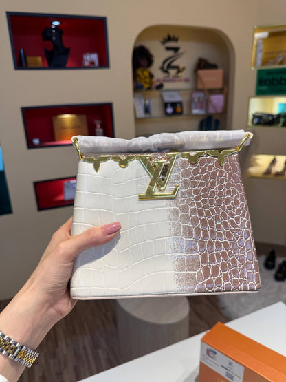 Lv

75 dhs 
With box

Zain31
اطلبوها من الوتس المثبت في الأعلى👆🏻👆🏻

تواصلو معنا 👈🏻 Zain 
For order WhatsApp pinned 👆🏻

♥️♥️♥️