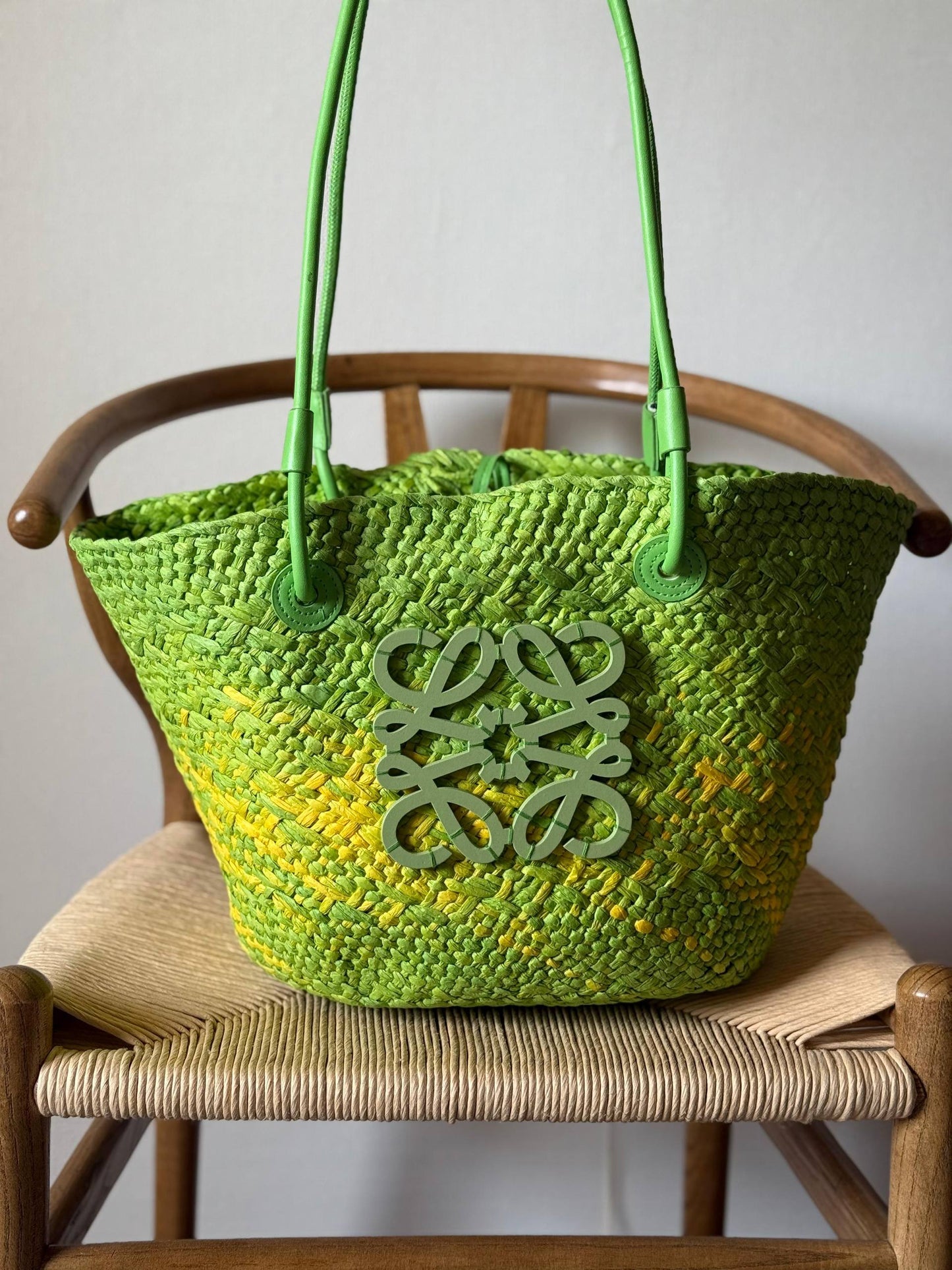 LOEWE
28cm
210 dhs❣️
Top quality

Zain167
♥️♥️♥️