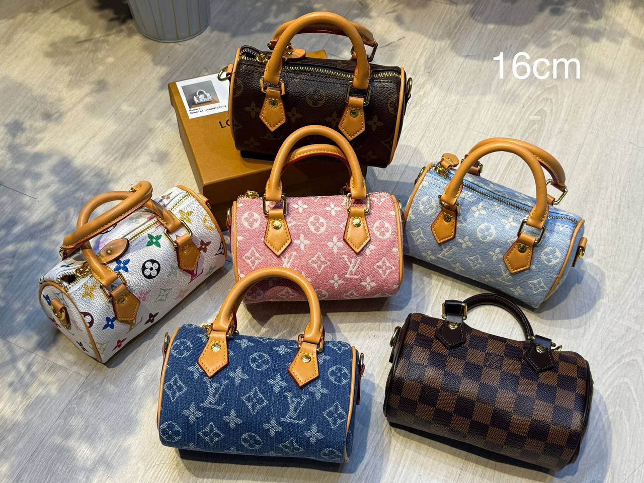 LV SPEEDY 
16cm 

with box
🎁🎁🎁

95 dhs✅

Zain254
♥️♥️♥️
