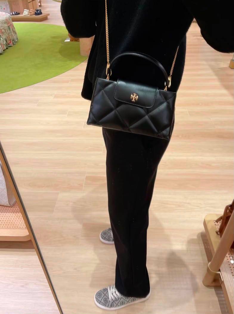Tory Burch
110 dhs💓
Size：22CM
Good-quality with box

Zain35
♥️♥️♥️