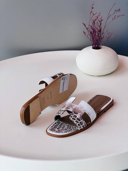 Hermes 🐊
Size 36-41
_Super master high quality_🪡
380 dhs✅

Zain176
♥️♥️♥️