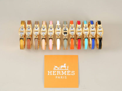 HERMES BANGLE
MASTER 

70 DHS✅✨💫
WITH BOX AND PAPER BAG🎁🛍️

Zain89
♥️♥️♥️
