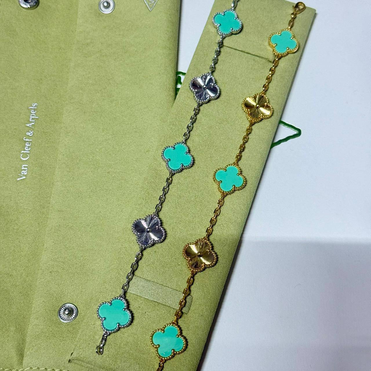 VCA ❤️‍🔥*
Bracelet 🐦‍🔥
Super master quality 💯
With normal boxes 📦 
65 dhs🪙🌨️
With master box 🗃️ 
105 dhs🪙🌨️

Zain216
♥️♥️♥️