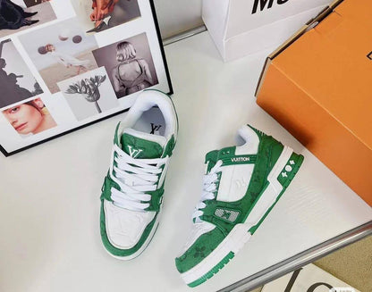 LV MEN SHOES 
115 dhs🪙🌨️
Size 40 TO 44

Zain40
♥️♥️♥️
