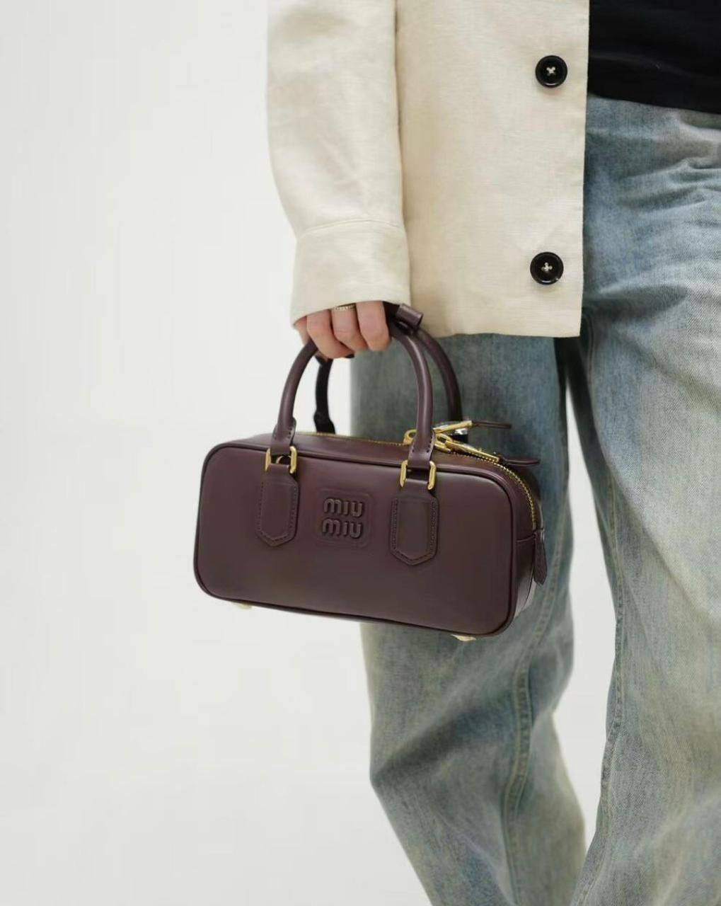 Miu Miu
95 dhs🪙🌨️


with box
🎁🎁🎁

Zain90
♥️♥️♥️