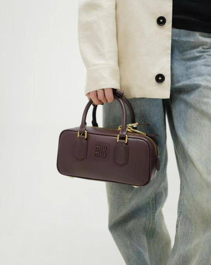 Miu Miu
95 dhs🪙🌨️


with box
🎁🎁🎁

Zain90
♥️♥️♥️