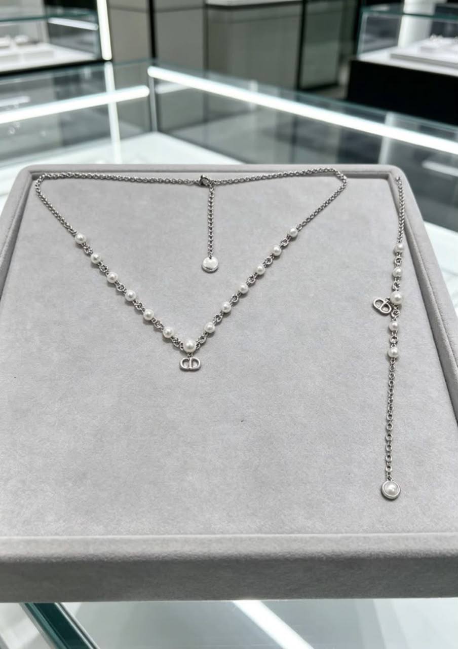 Dior set* ☘️
Necklace 
Bracelet 
Master quality 🍂

*110* AED normal box 📦 
*130* AED master box 🗃️

Zain48
♥️♥️♥️