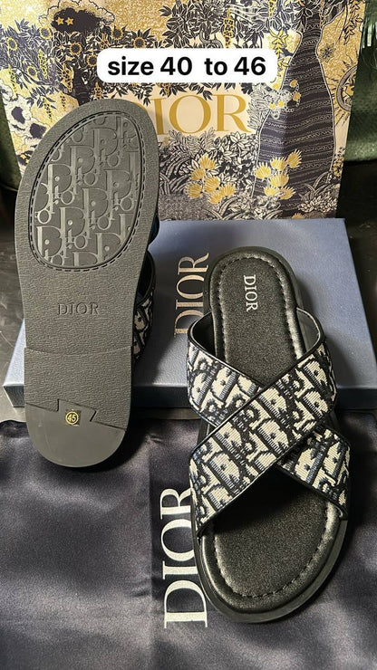 Dior

size 40 to 46

100 dhs🪙🌨️

Zain146
♥️♥️♥️