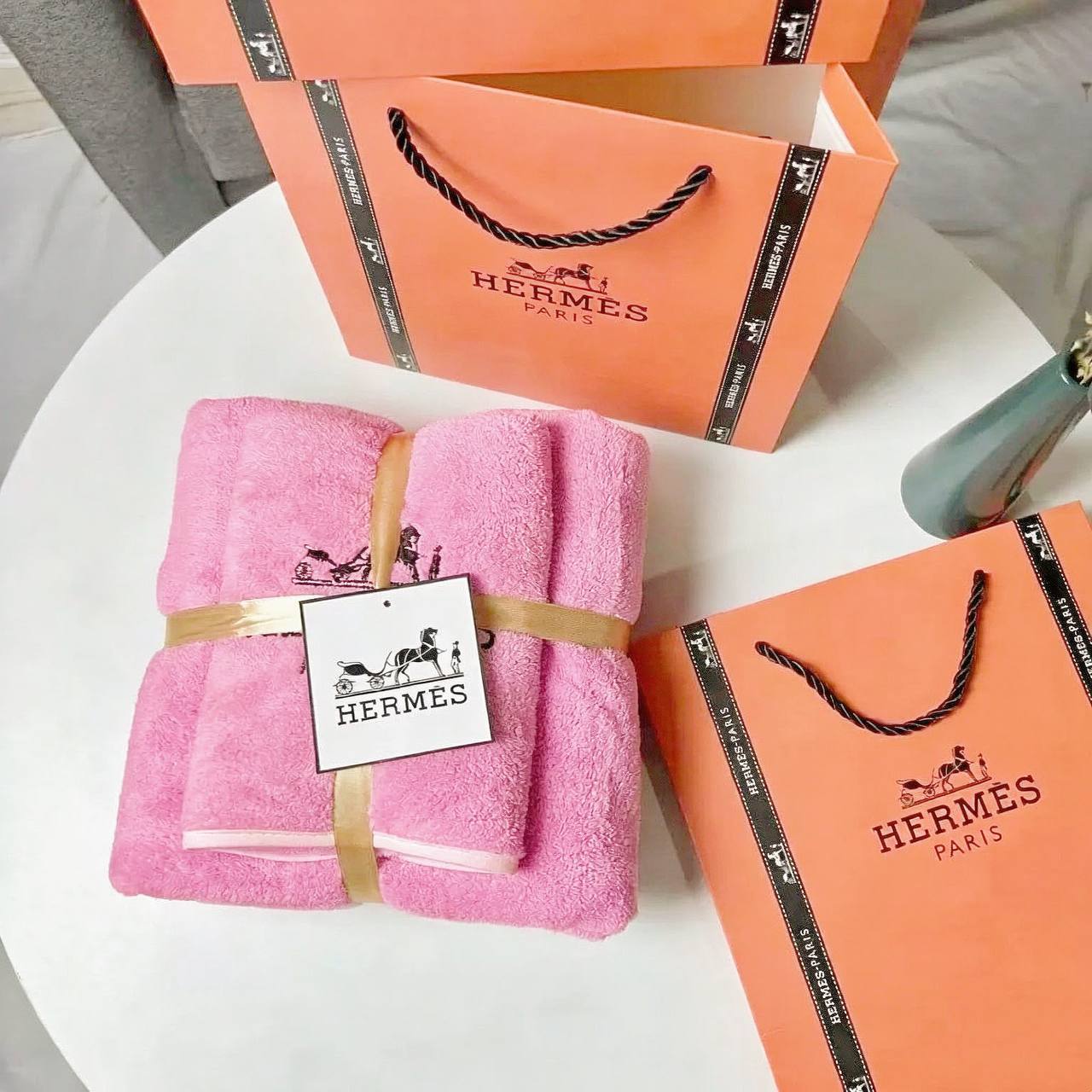 Towel new came good quality 
with paper bag 
50 dhs🇦🇪🇦🇪

Zain295
♥️♥️♥️
