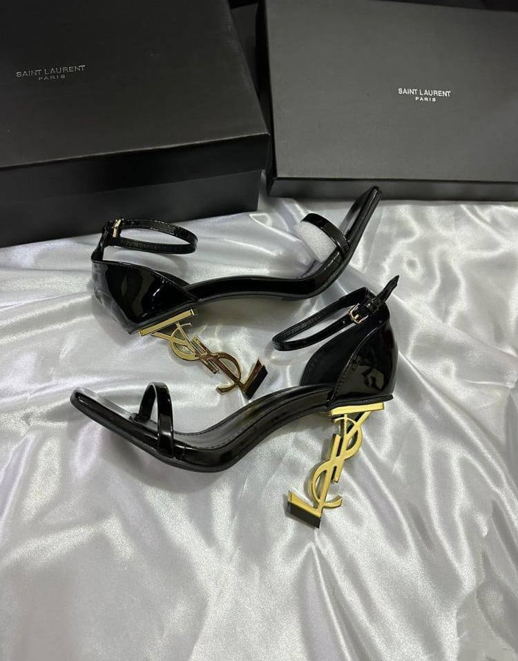 YSL 
☘️ *SIZE  36  to 41 ☘️                                                                                                       
280 dhs✅

Zain224
♥️♥️♥️