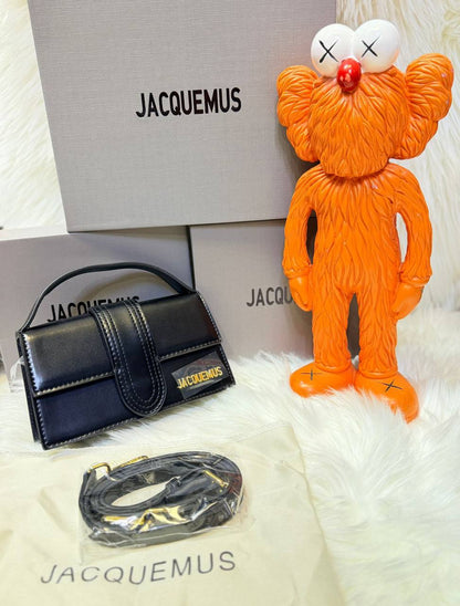 Jacquemus
good quality, comes with box, 
size. ..18 * 11 cm 
110 dhs✅

Zain12
♥️♥️♥️