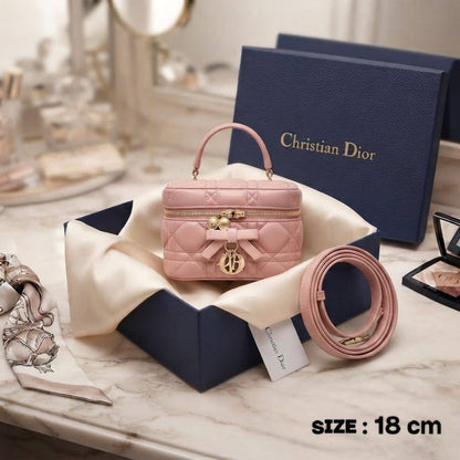 Dior
ʙᴏᴡ ᴠᴀɴɪᴛʏ ᴛᴏᴘ ʜᴀɴᴅʟᴇ
ᴡɪᴛʜ ᴅᴇᴛᴀᴄʜᴀʙʟᴇ sᴛʀᴀᴘ
ɢᴏʟᴅ ʜᴀʀᴅᴡᴀʀᴇ
sɪᴢᴇ : 18 cm
ᴡɪᴛʜ BOX

120 dhs✅

Zain31
♥️♥️♥️