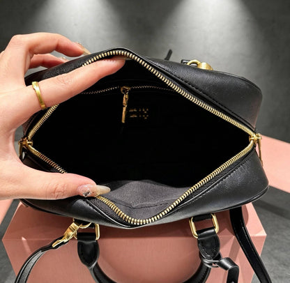 MIU MIU 

NEW CAME 
HIGH QUALITY 

WITH BOX 
115 dhs🇦🇪🇦🇪

Zain39
♥️♥️♥️