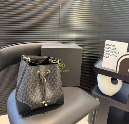 Chanel - Fendi - MK - Miu Miu
95 dhs🪙💕
high quality 

with box
🎁🎁🎁

Zain26
♥️♥️♥️