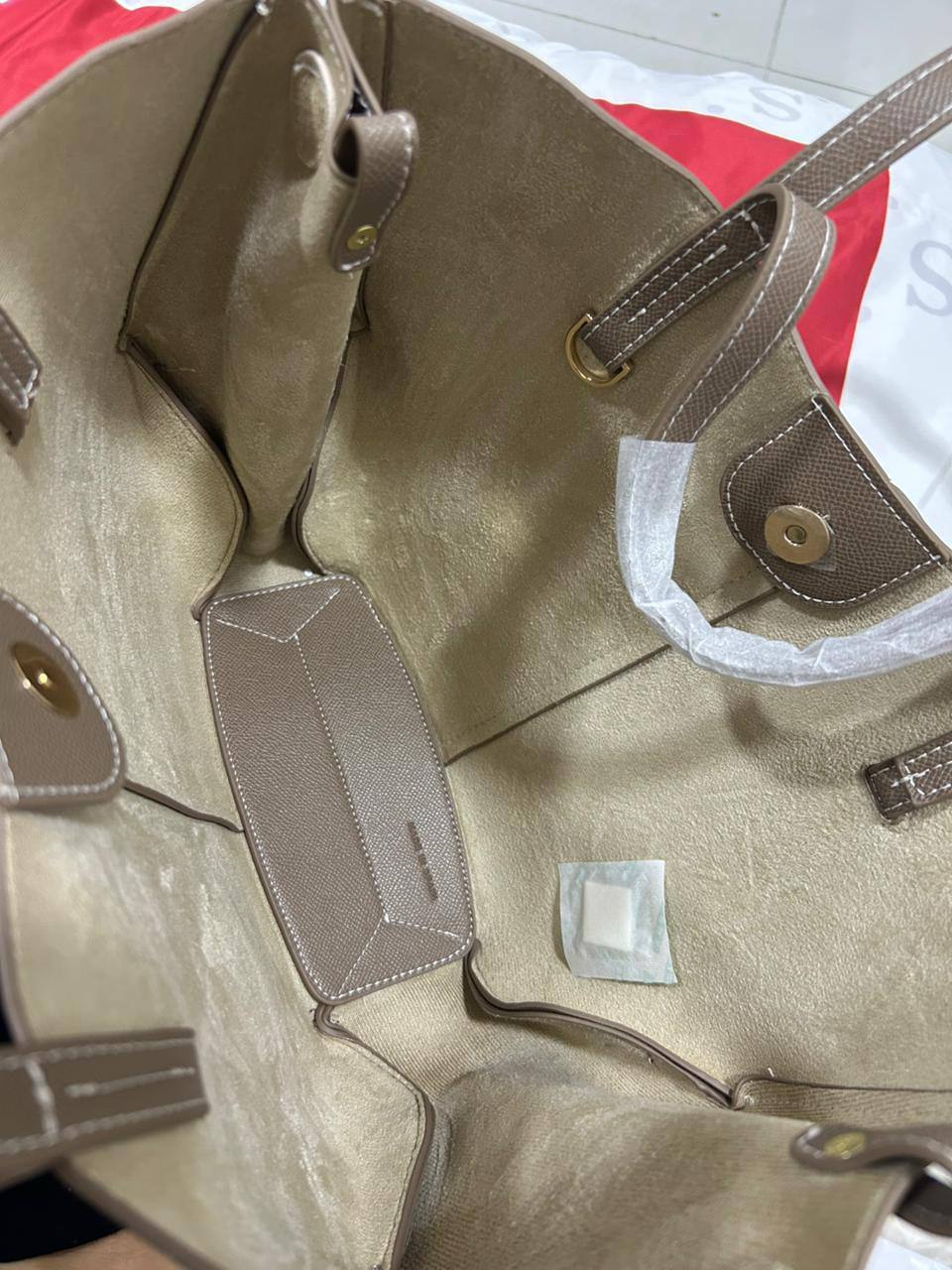 Polene 
32*22*13 cm
110 dhs🪙🌨️

Zain17
♥️♥️♥️