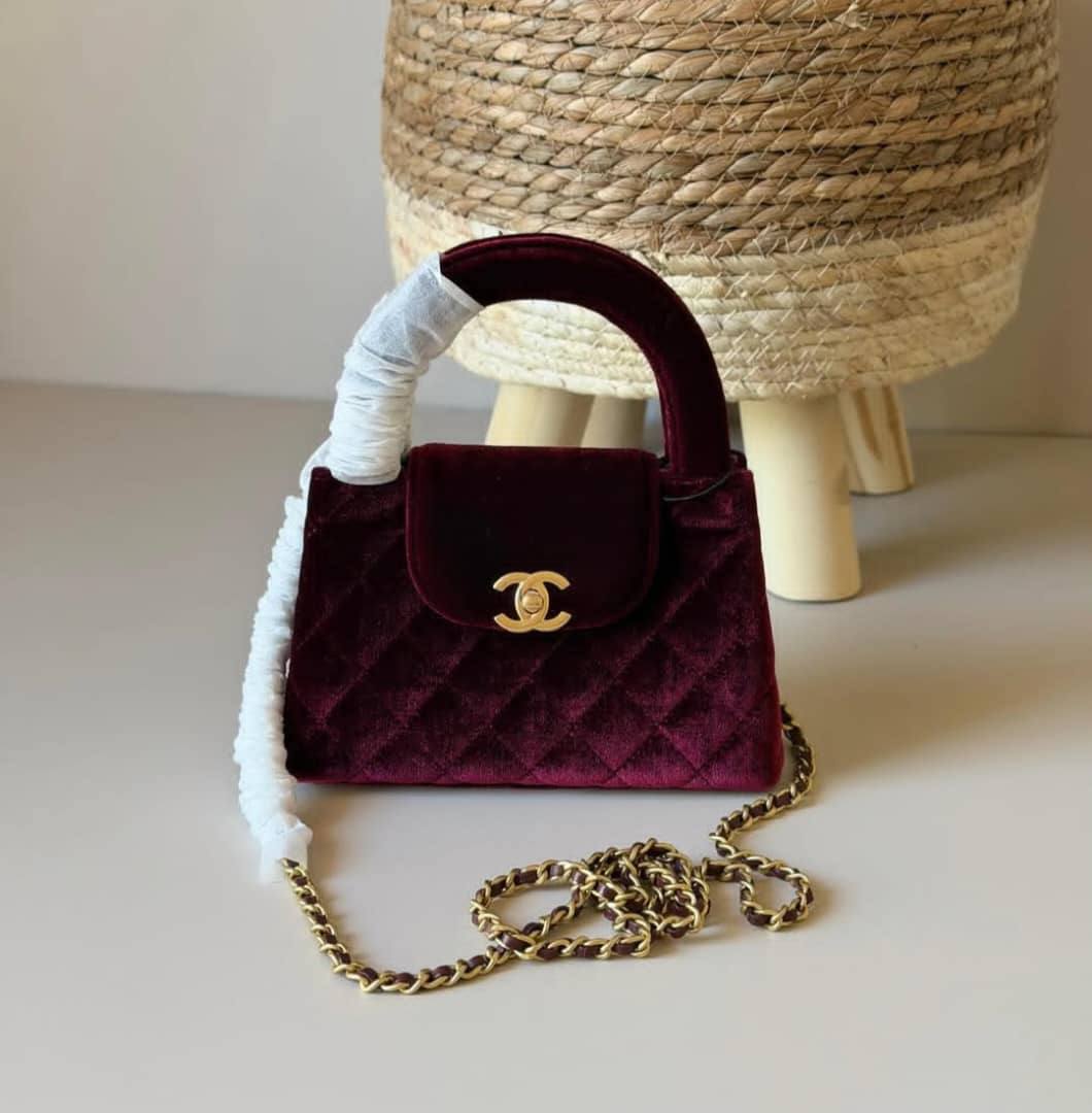 Chanel  Velvet mini Kelly Bag
Master quality

19Cm

 with box
🎁🎁🎁

250 dhs🪙🌨️

Zain95
♥️♥️♥️
