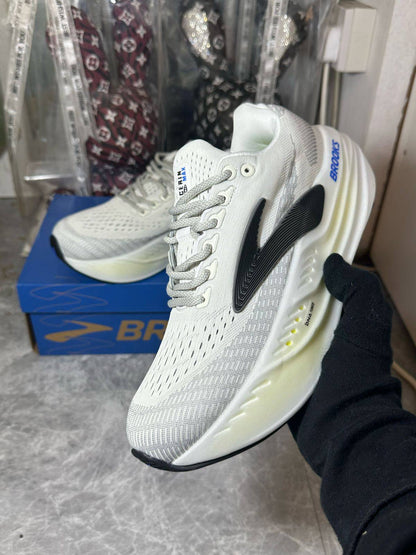 BROOKS Glycerin Max sneakers ‘White grey’
36-45 AVAILABLE 
240 dhs❣️

Zain241
♥️♥️♥️