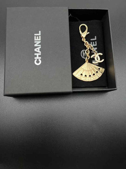 Chanel
65 dhs🪙💕 
Keychain And BAG Charm

Zain89
♥️♥️♥️