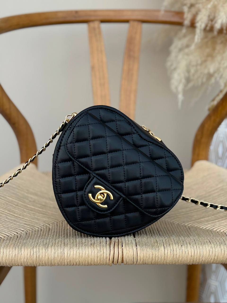 CHANEL
19cm
340 dhs🇦🇪🇦🇪
Top quality 
With box🎁

Zain167
♥️♥️♥️