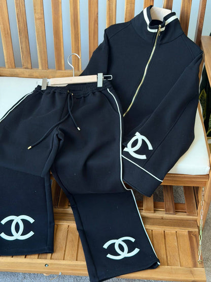 CHANEL SET NEW 

✨VIP QUALITY ✨
Size : 36-38-40

800 dhs🇦🇪🇦🇪🇦🇪

Zain287
♥️♥️♥️