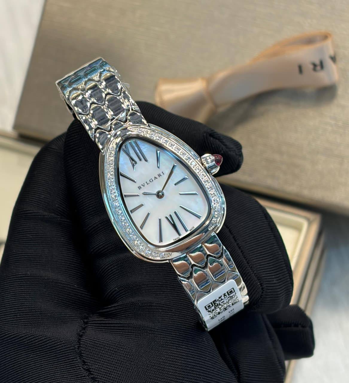 Bvlgari watch for ladies 
good quality 
270 dhs❣️

Zain59
♥️♥️♥️