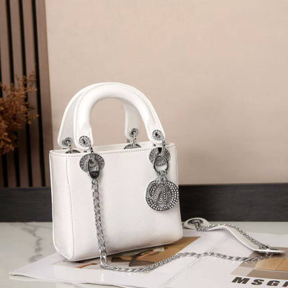 Dior  
130 dhs✅ 

with box 
🎁🎁🎁

Good quality 

Zain253
♥️♥️♥️