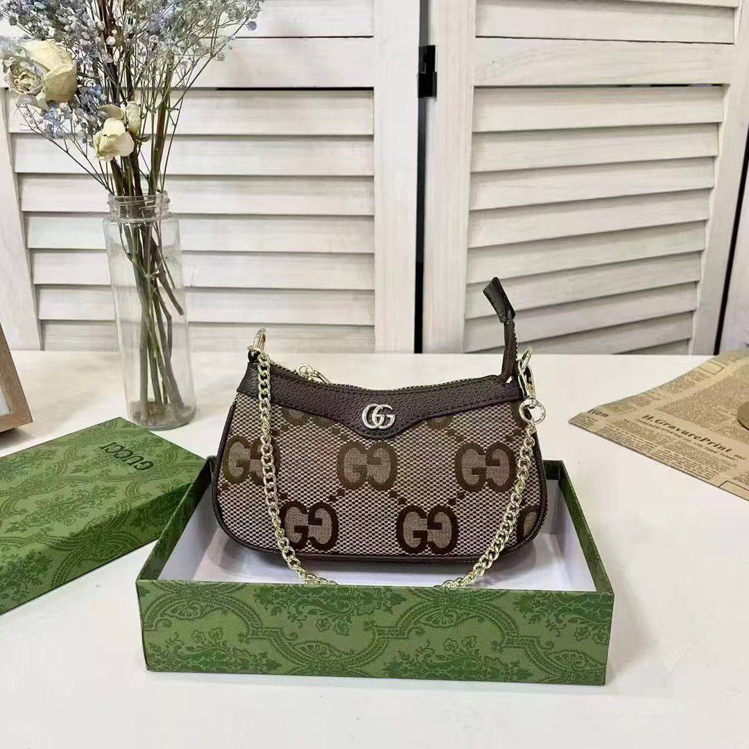 Gucci
90 dhs✅
Good  quality
Size: 19.5cm

with box
🎁🎁🎁

Zain74
♥️♥️♥️