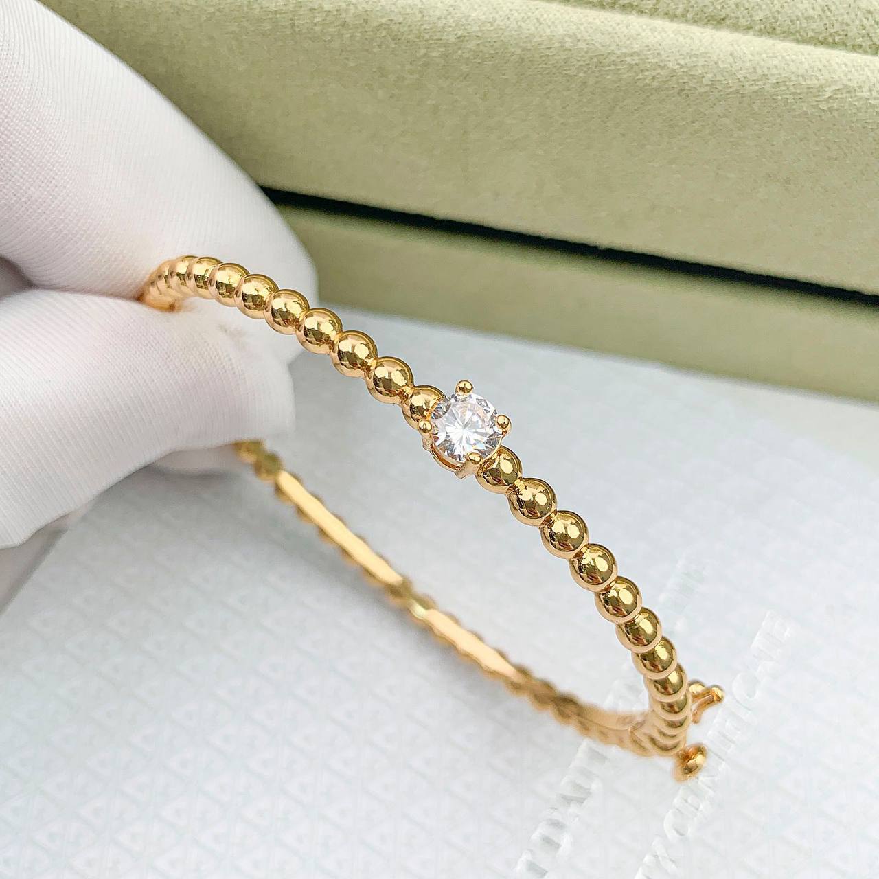 VCA ❤️‍🔥*
Bangle 🐦‍🔥
Master quality 💯
With normal boxes 📦 
55 dhs✅

With master box 🗃️ 
90 dhs✅

Zain216
♥️♥️♥️