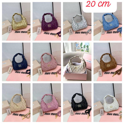 Miu Miu

withbox 
🎁🎁🎁

95 dhs✅

Zain143
♥️♥️♥️